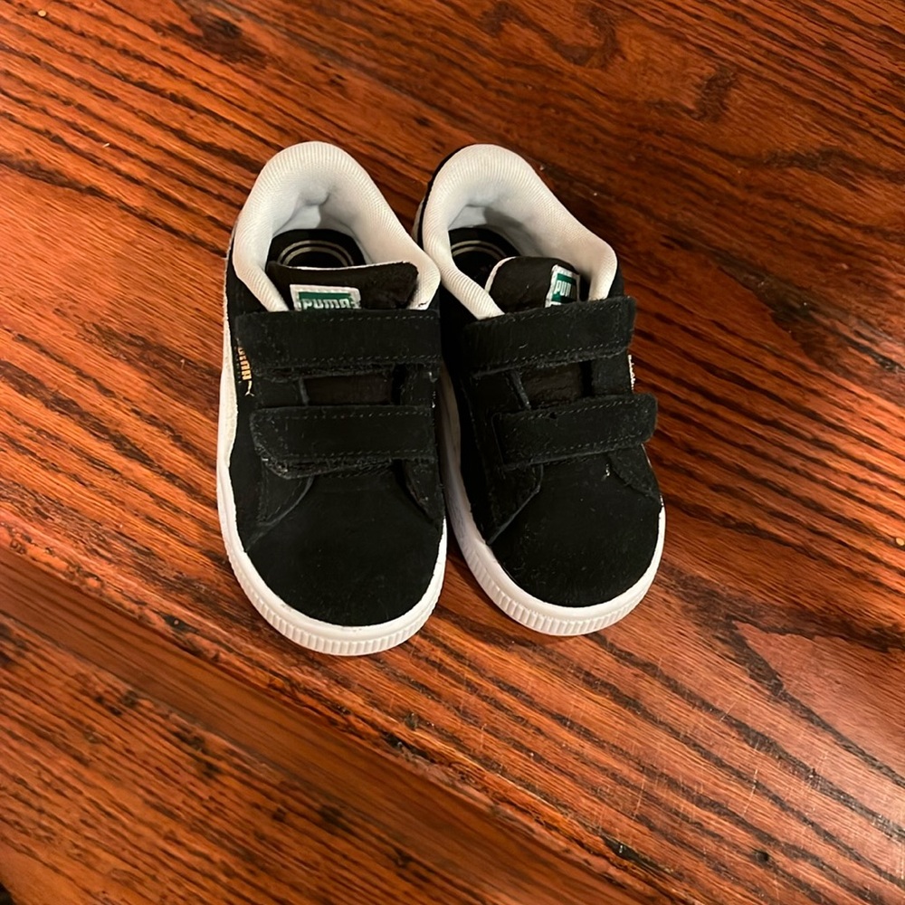 Toddler size 7 Black and white  Suede Puma